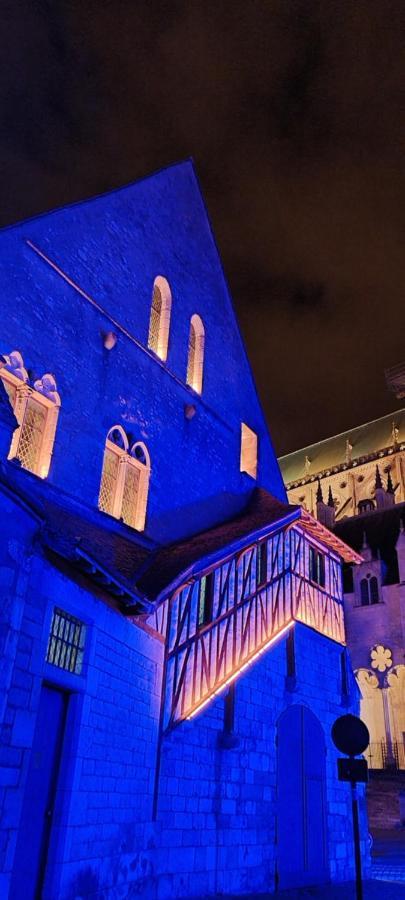 L'Insolite Bourges Luaran gambar